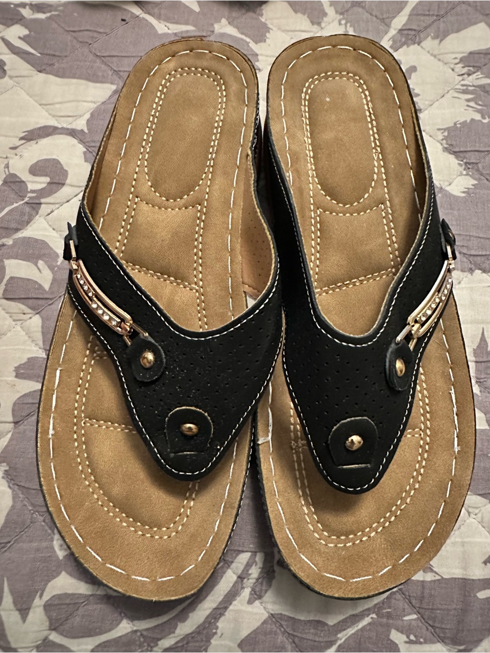 Women’s Black and Tan Comfort Flip Sandals